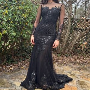 Elegant Black Lace Evening Gown